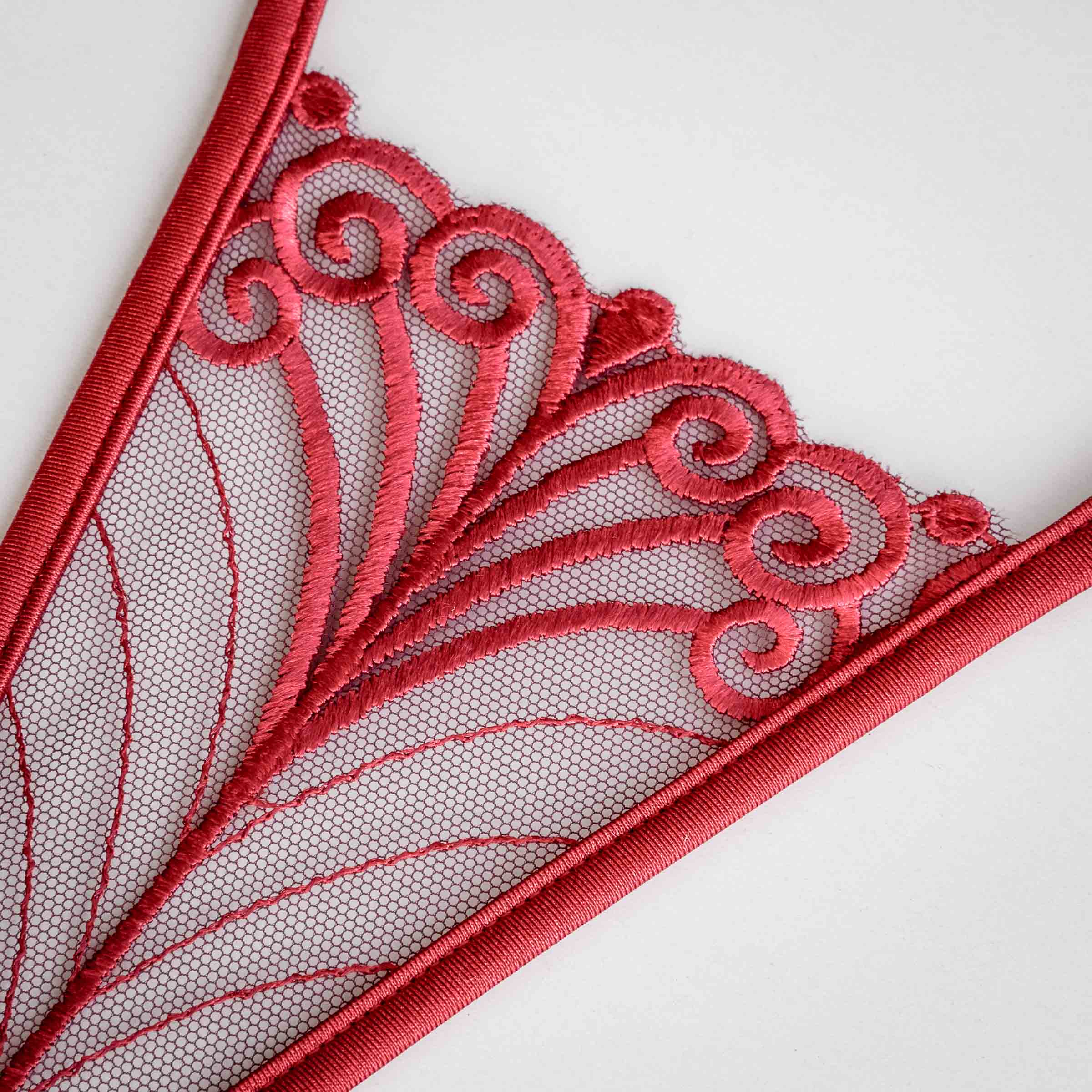 rote Spitze vom String - red lace thong