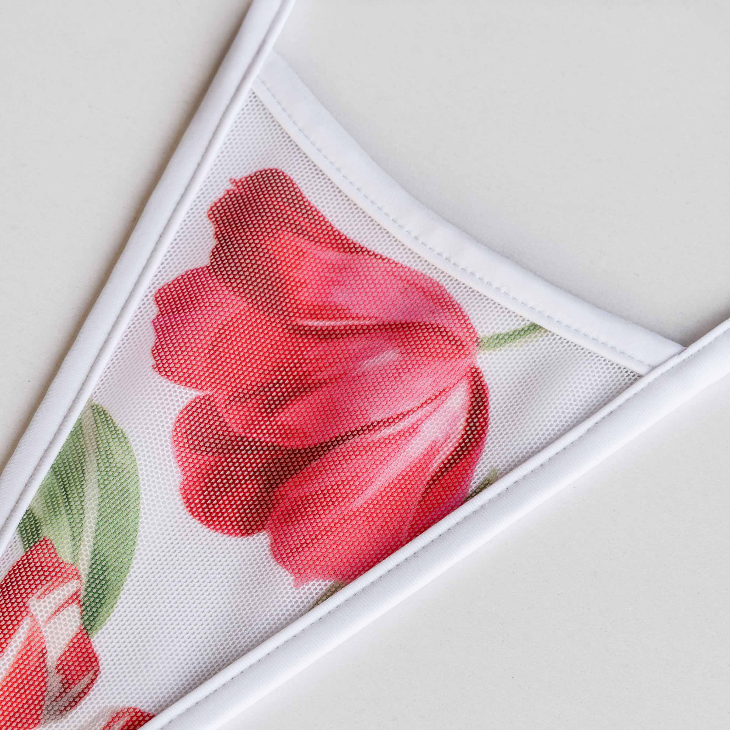 mesh mit Blumen - mesh tulle with flowers