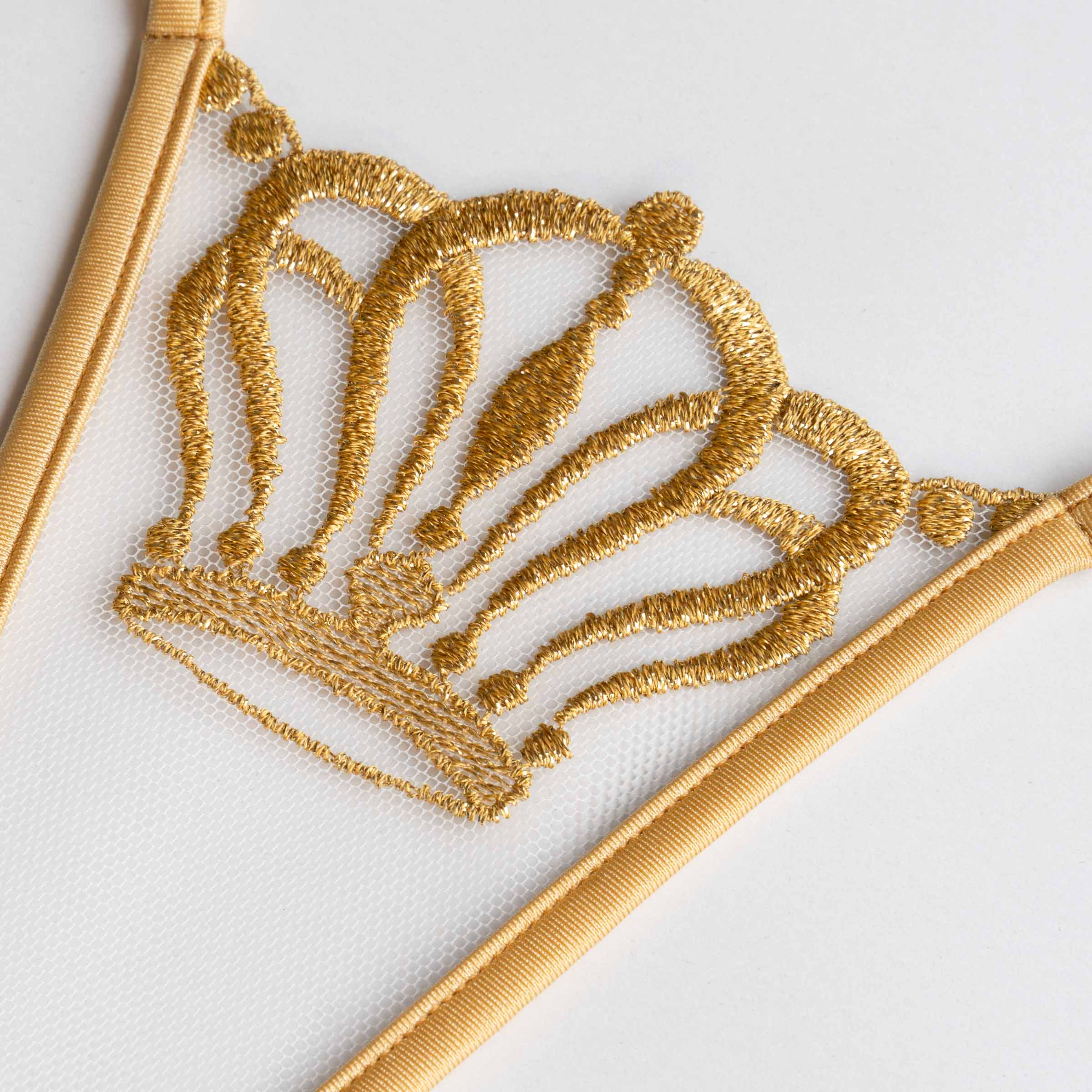 String transparenter Tüll und goldene gestickte Krone - Thong with transparent tulle and golden crown Queen of love