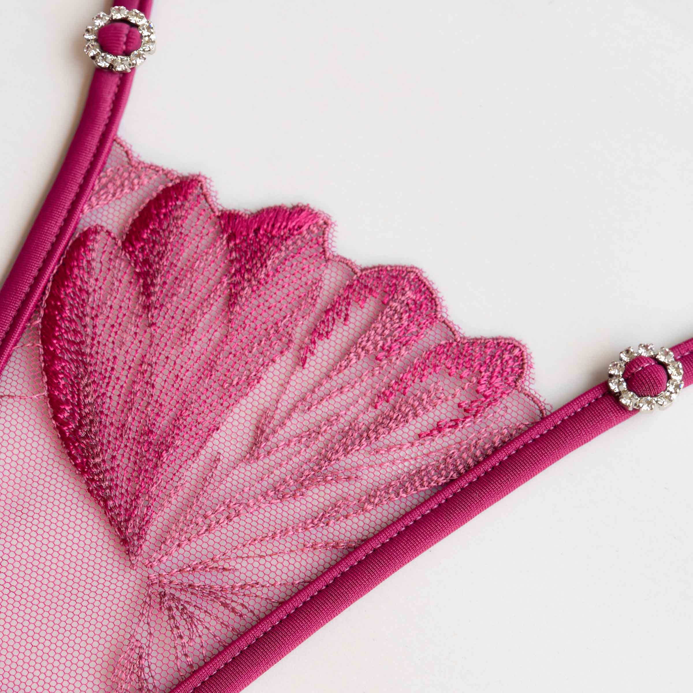 String rosa Spitze mit kräftigem pinken floralem Muster Schmuckelement - Thong transparent pink lace pink flower embroidery jewelry