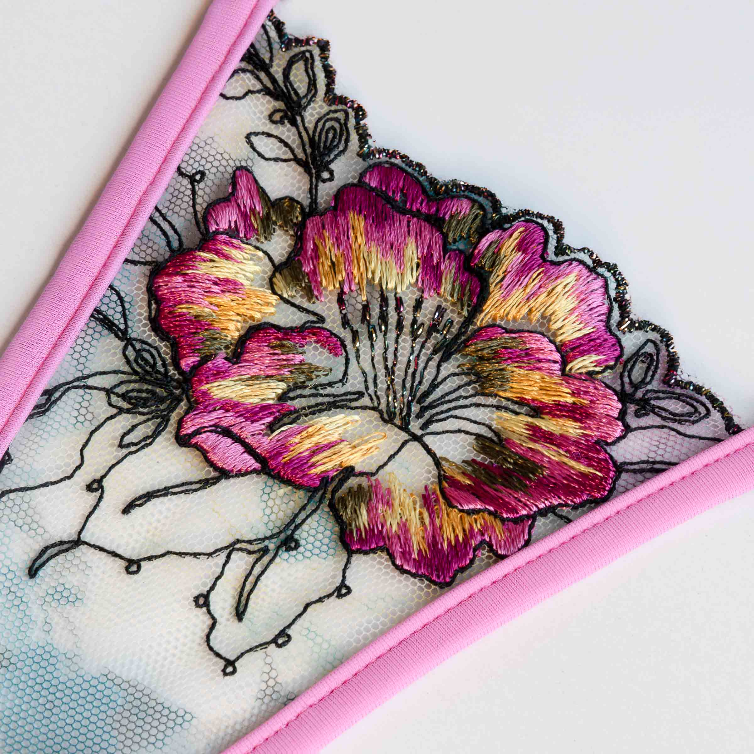 transparenter Tüll große pink gelbe Blütenstickerei - Transparent tulle with large pink and yellow floral embroidery