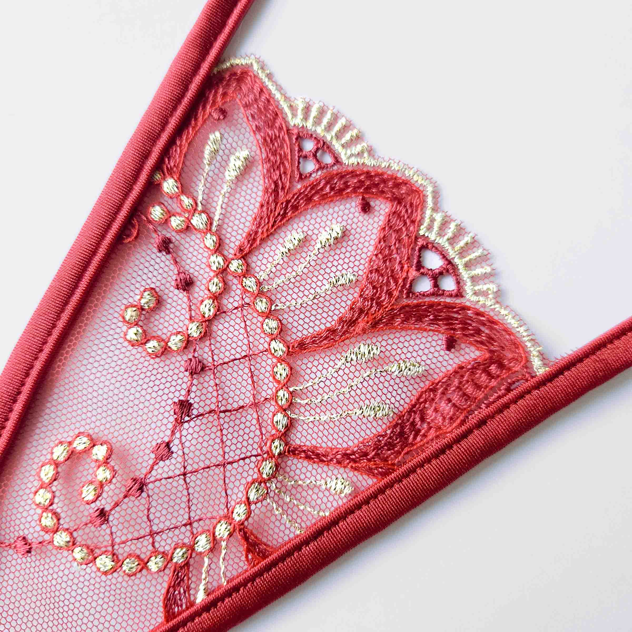 Stickerei rot gold Micro String - Embroidery red gold micro thong