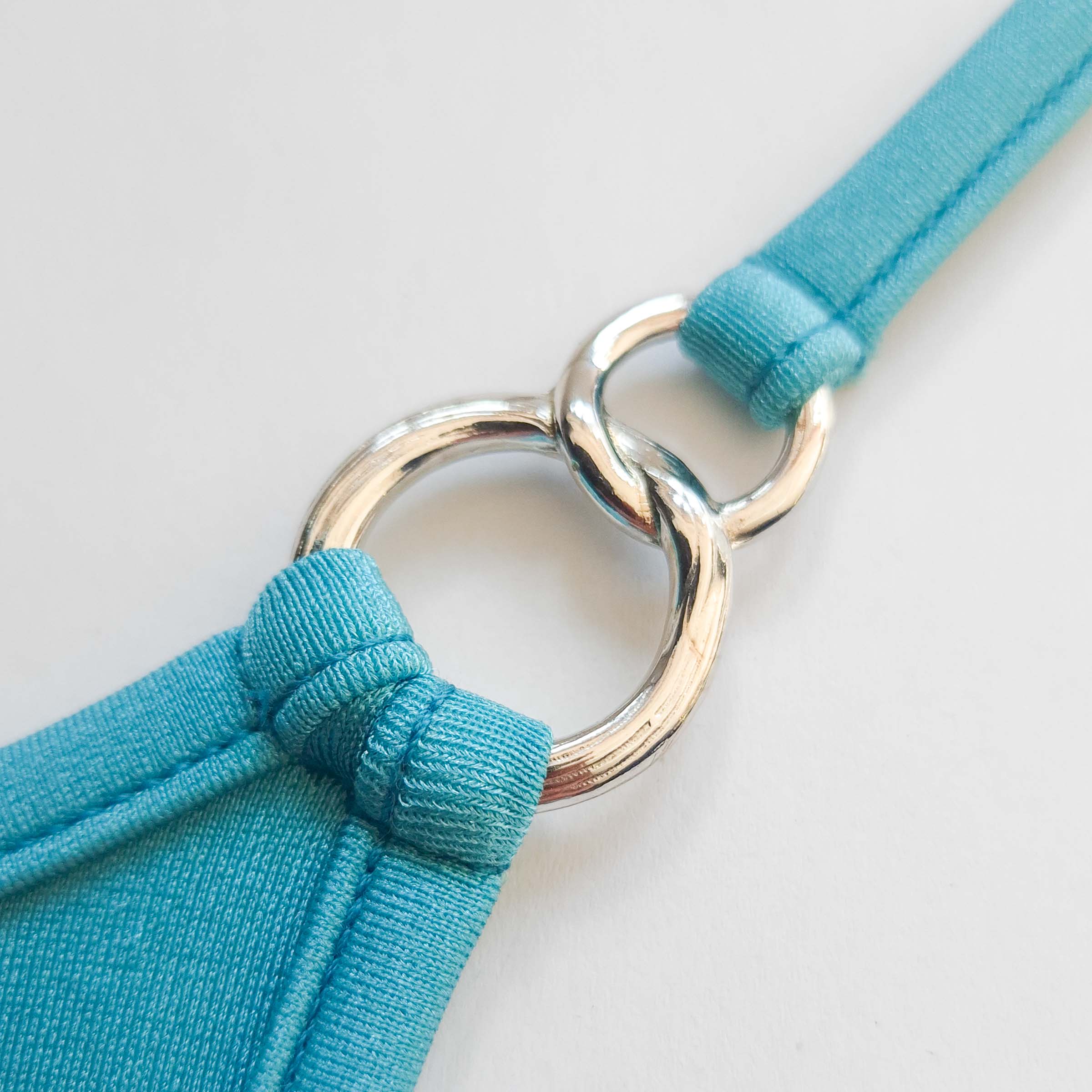 Bikini türkis Detailaufnahme Schmuckelement silber