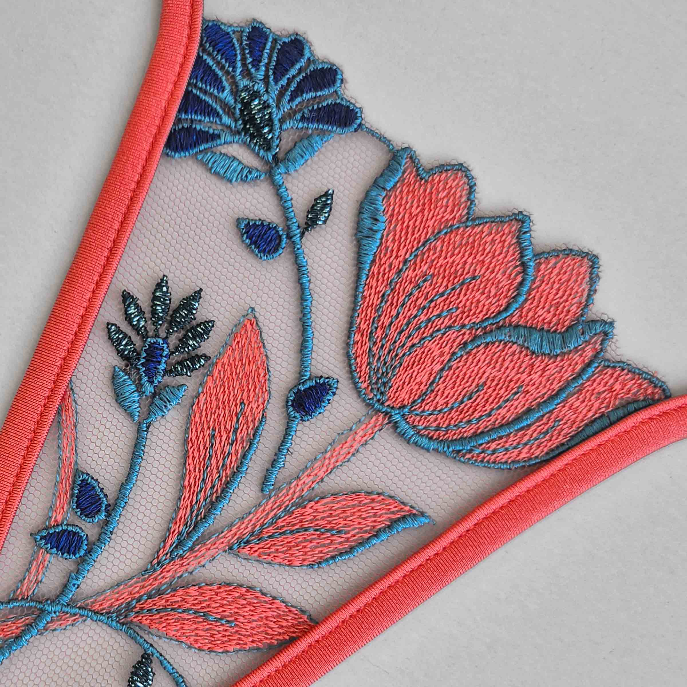 Spitze Motiv des Strings - lace flower design of the thong - Korall blau - coral blue