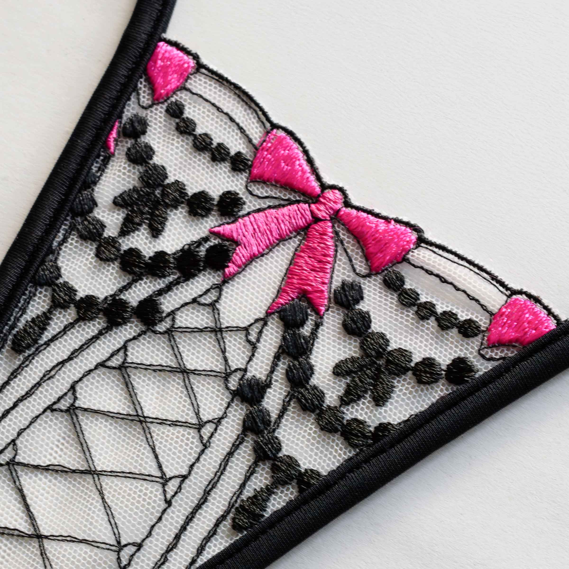 Corset Kiss - Mini G-String - Schwarz/Pink
