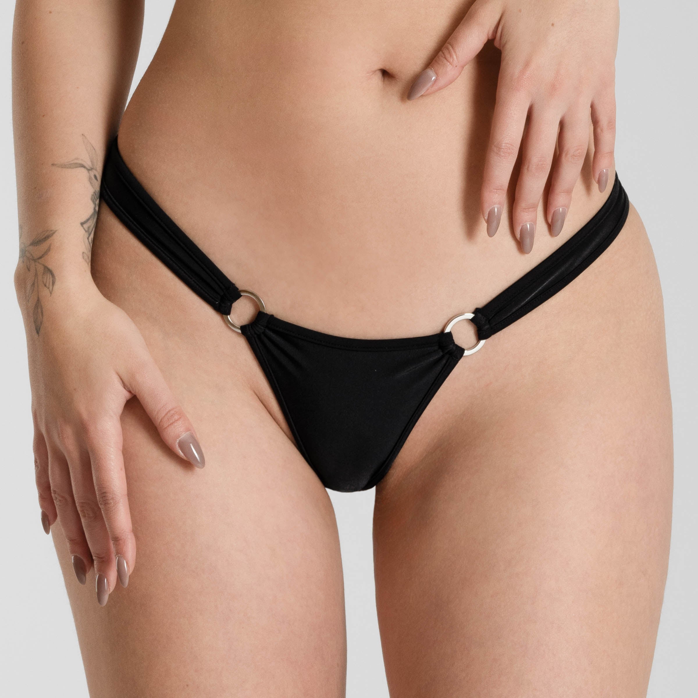 Bikini Black Beauty - String Tanga