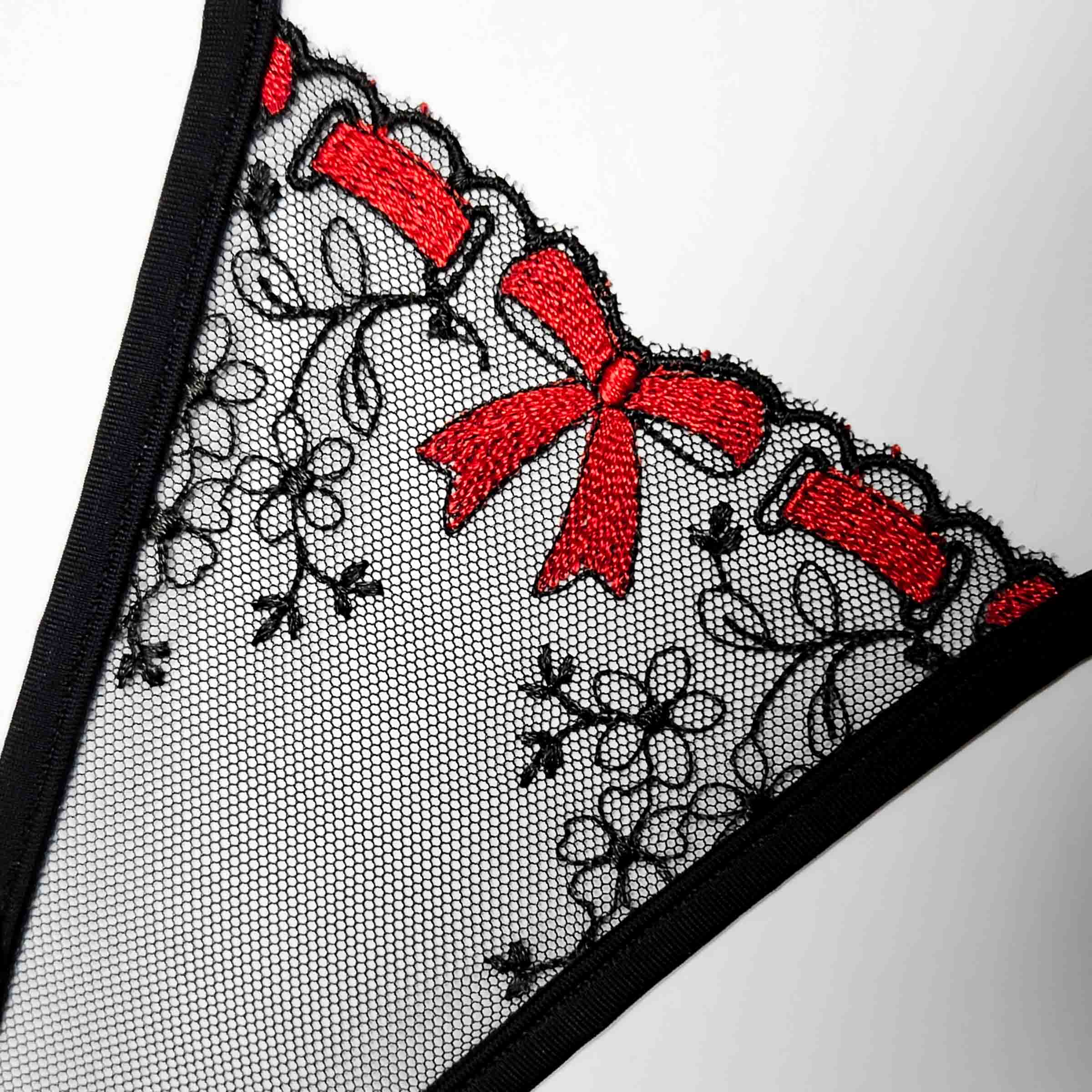 String Stickerei schwarz mit roter Schleife - thong embroidery black with red bow