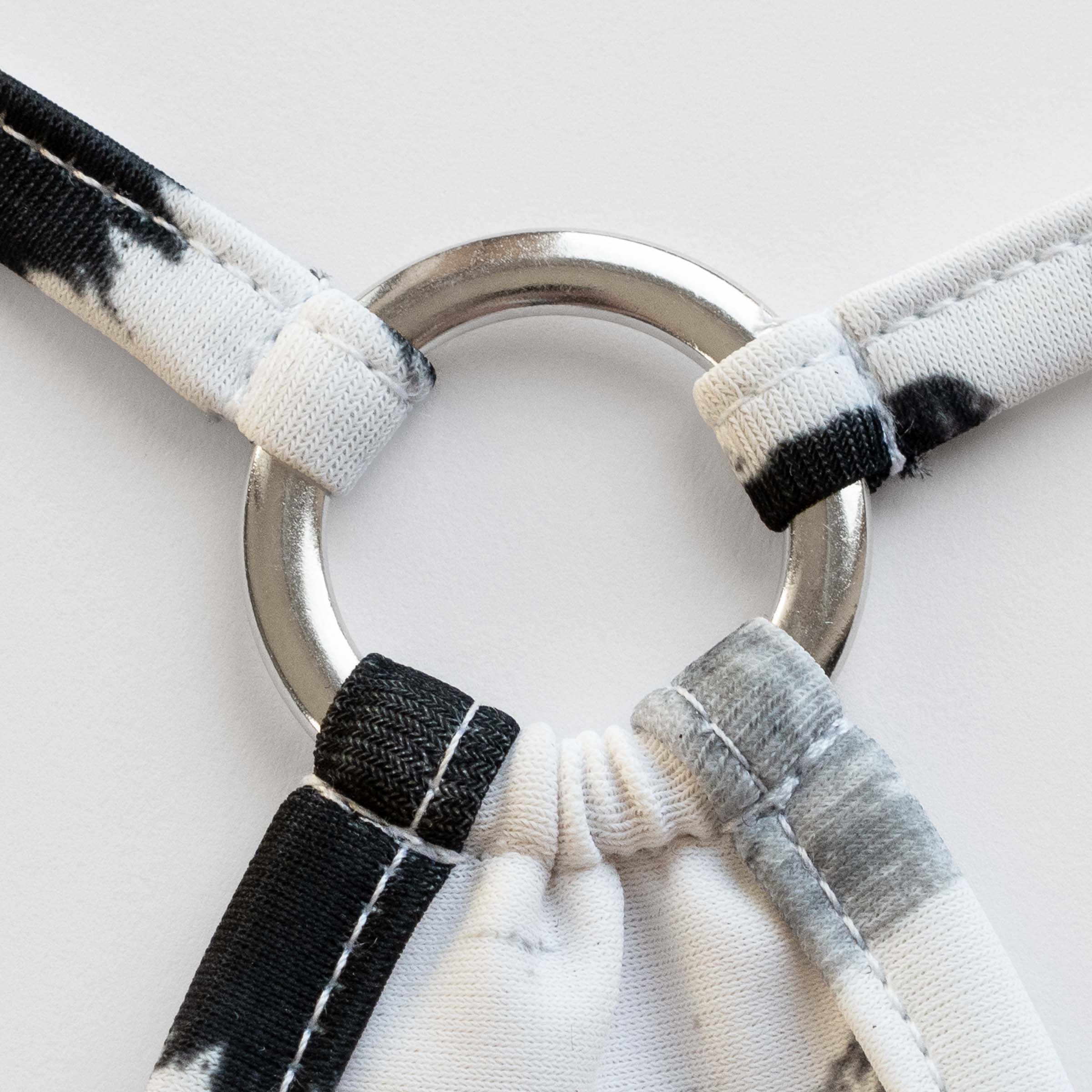 Bikini Snow Leopard Detail-Aufnahme silberner Ring